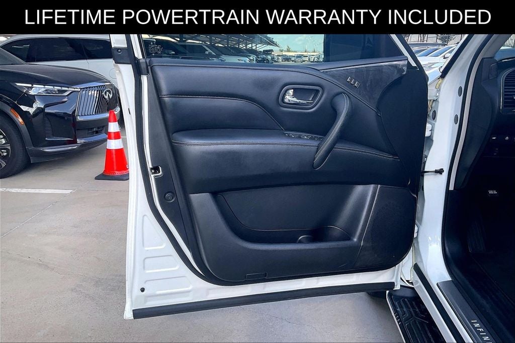 2023 INFINITI QX80 LUXE