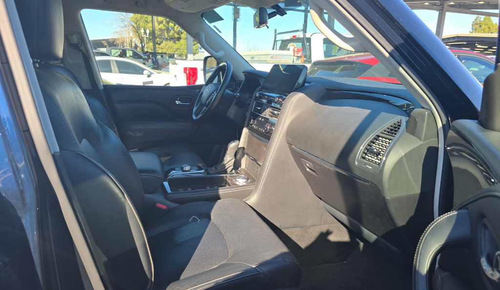 2024 INFINITI QX80 LUXE