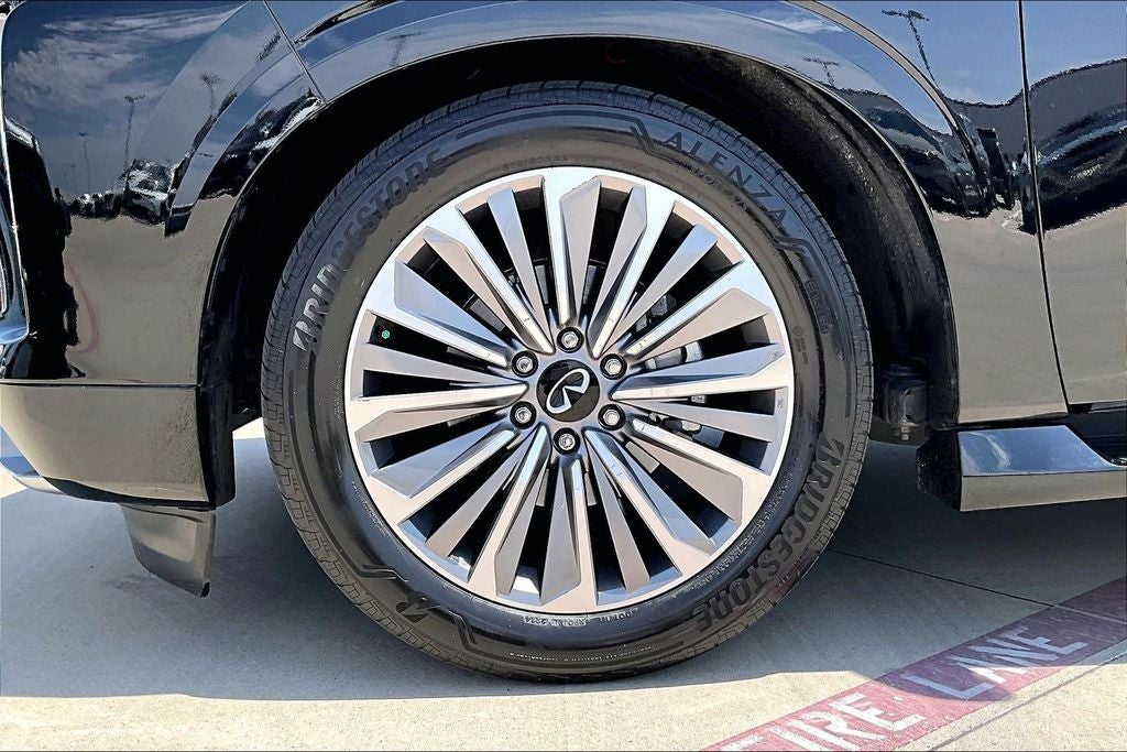 2025 INFINITI QX80 LUXE