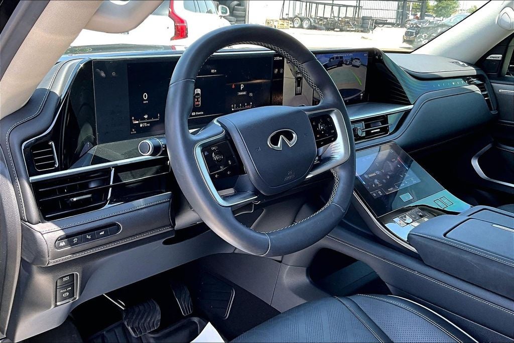 2025 INFINITI QX80 LUXE