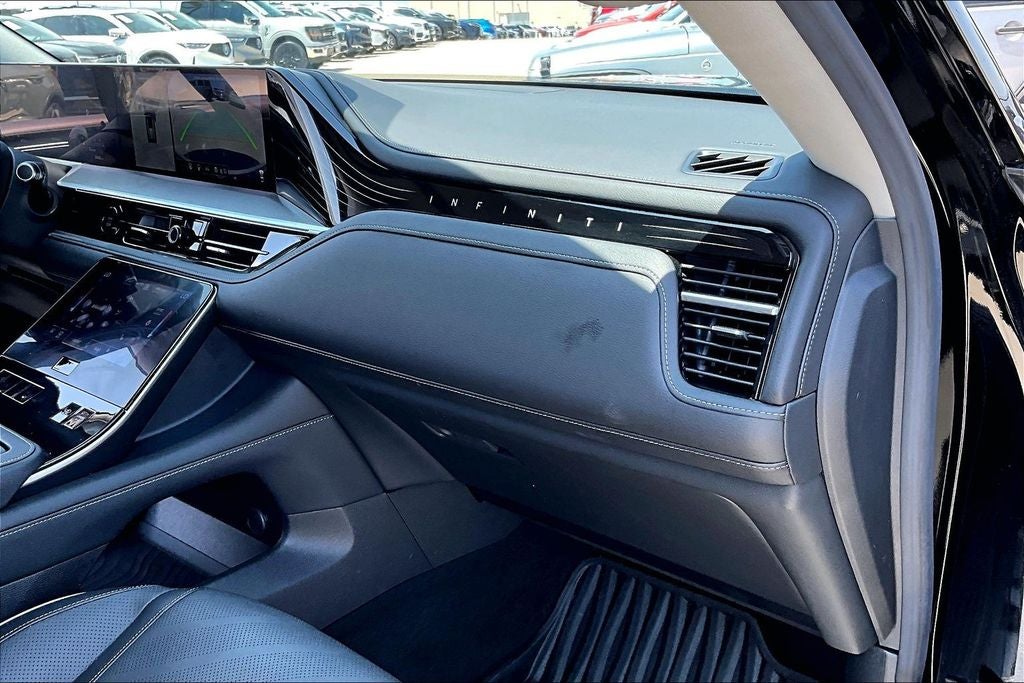 2025 INFINITI QX80 LUXE