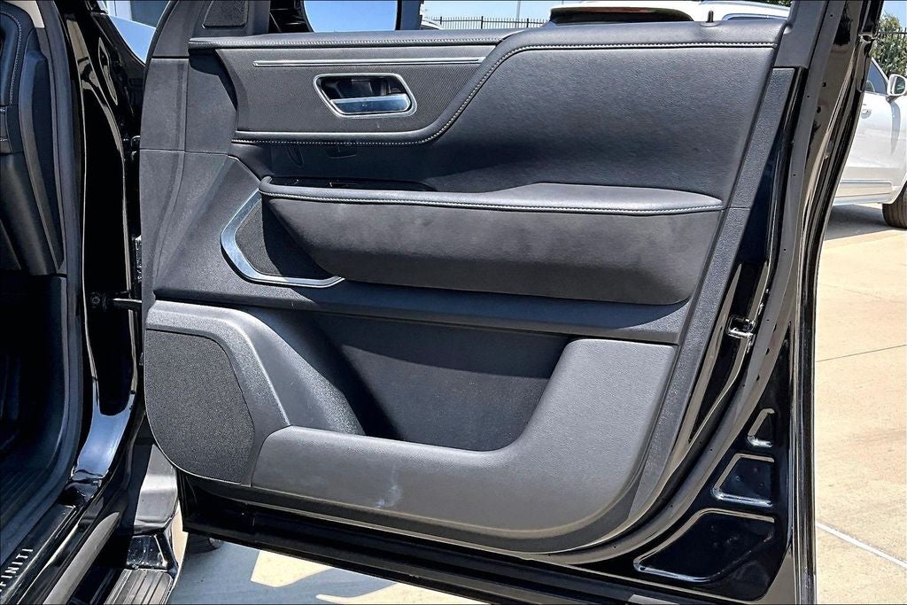 2025 INFINITI QX80 LUXE