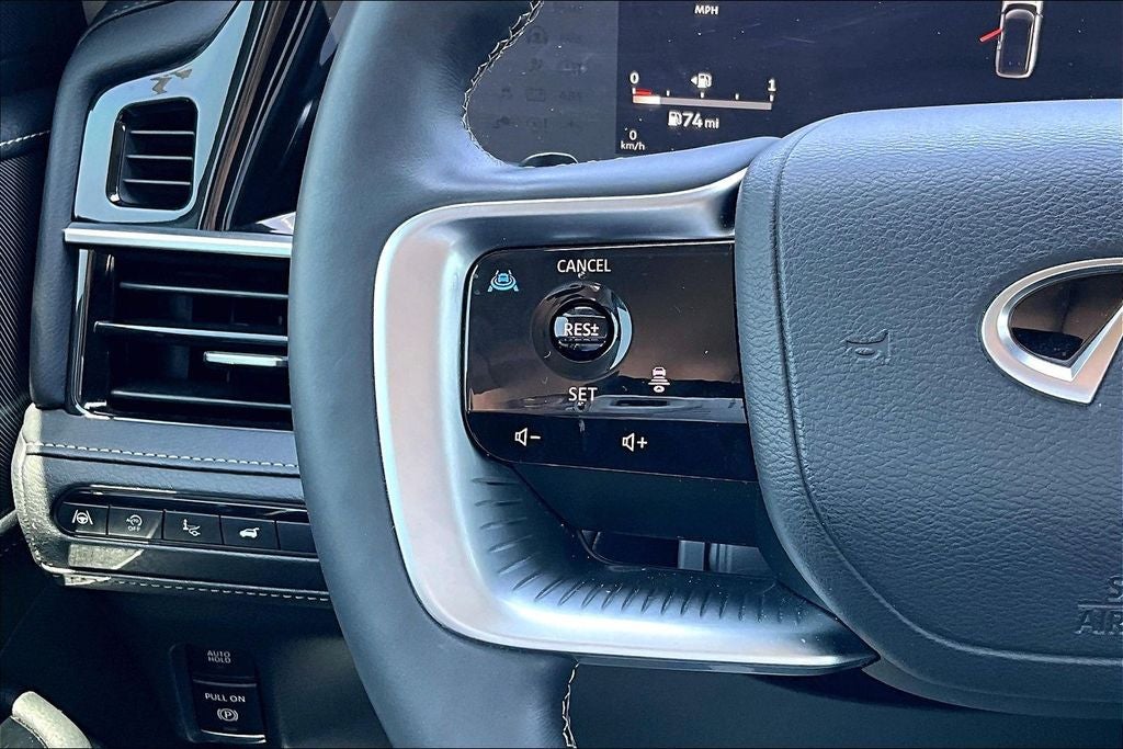 2025 INFINITI QX80 LUXE