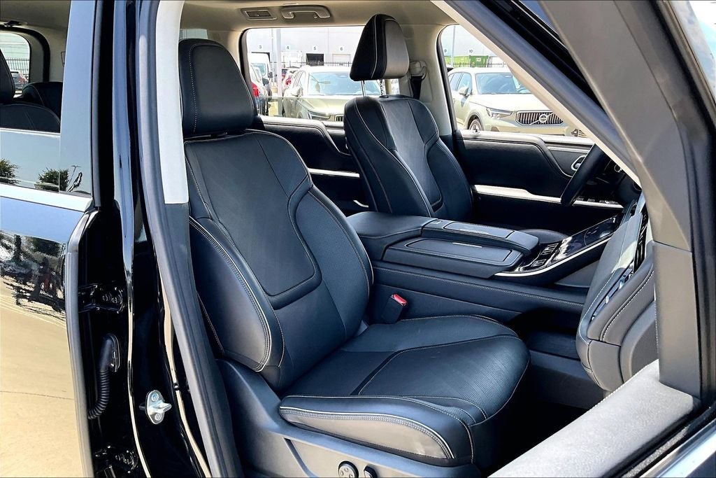 2025 INFINITI QX80 LUXE