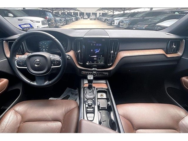 2021 Volvo XC60 T5 Momentum