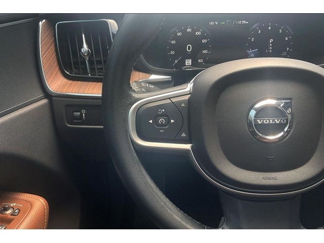 2021 Volvo XC60 T5 Momentum