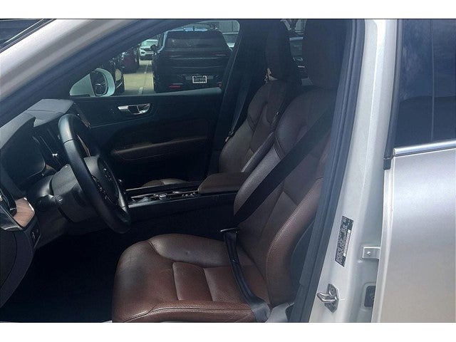2021 Volvo XC60 T5 Momentum