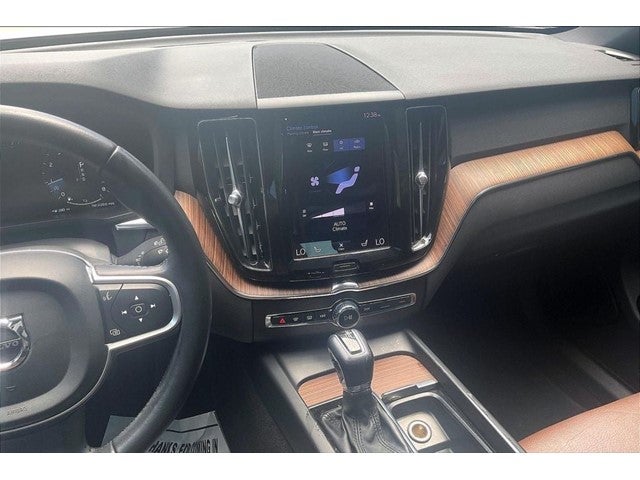 2021 Volvo XC60 T5 Momentum