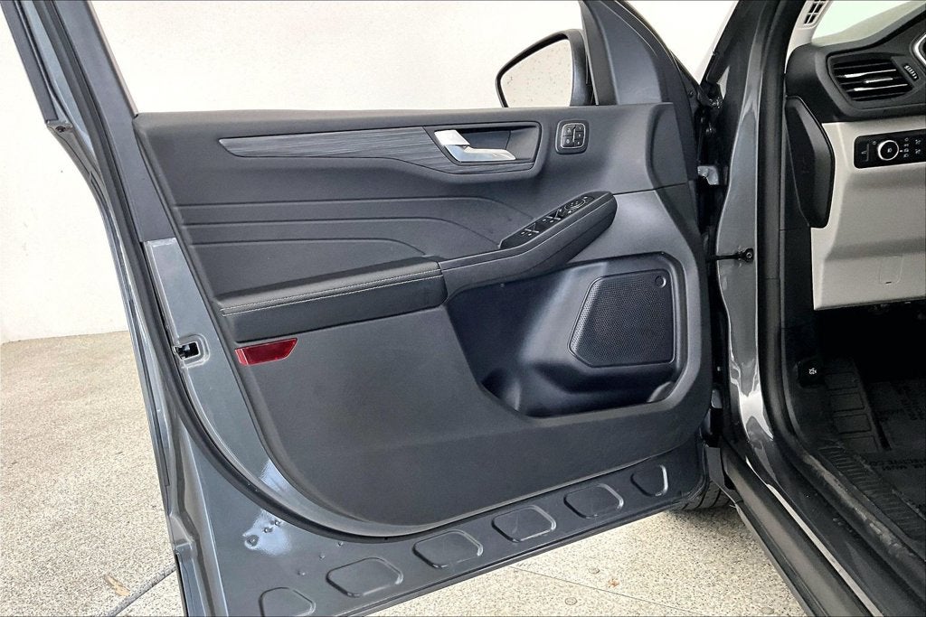 2025 Ford Escape Platinum