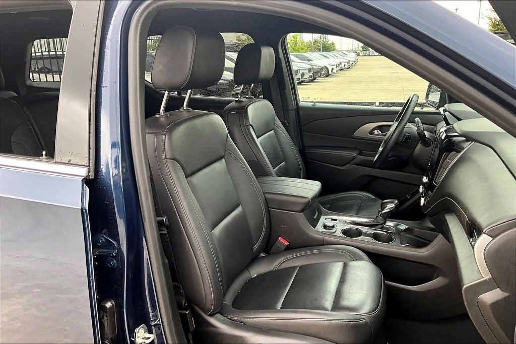 2023 Chevrolet Traverse LT Leather
