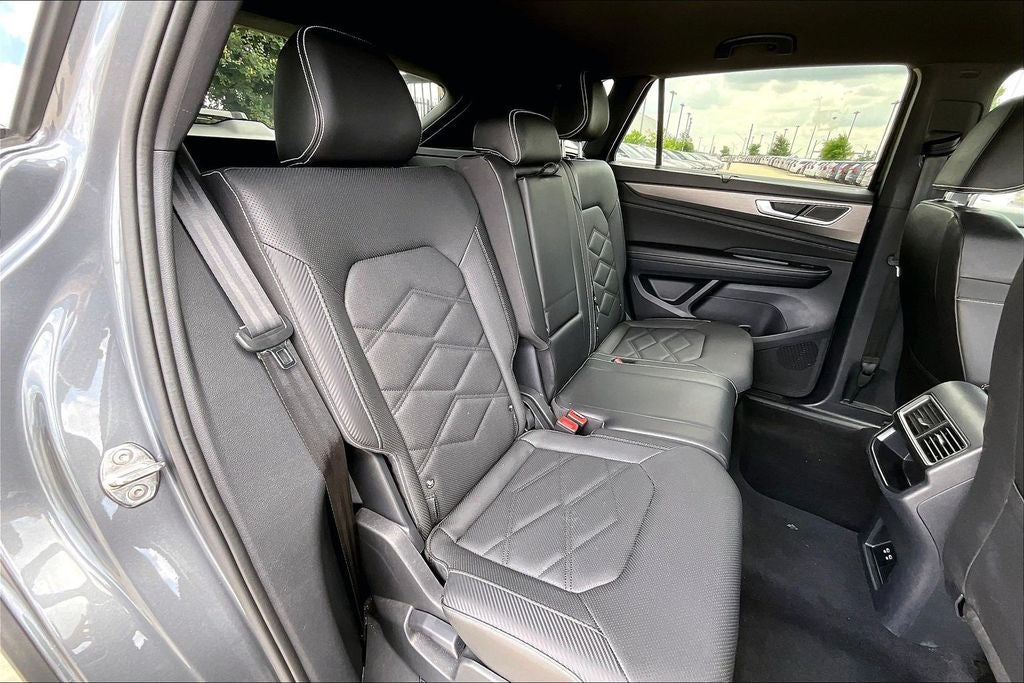 2025 Volkswagen Atlas Cross Sport 2.0T SE w/Technology