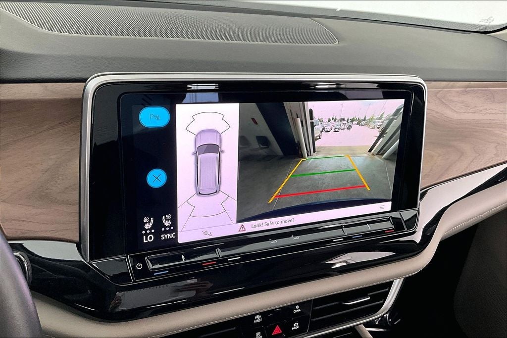 2025 Volkswagen Atlas 2.0T SE w/Technology