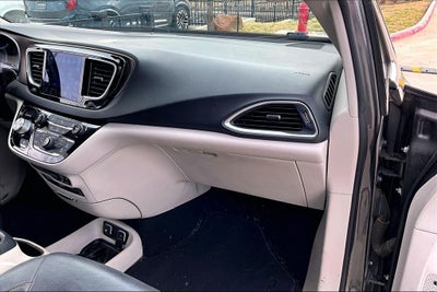 2017 Chrysler Pacifica Touring L Plus