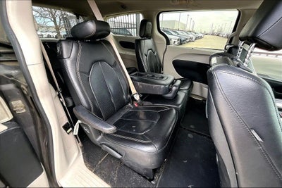 2017 Chrysler Pacifica Touring L Plus