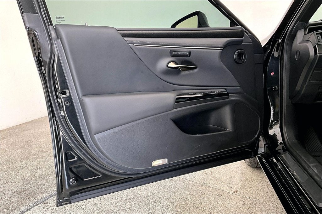 2025 Lexus ES 300h