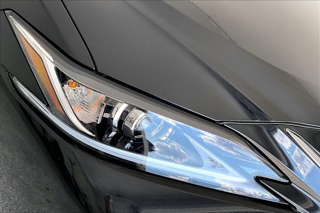 2025 Lexus ES 300h