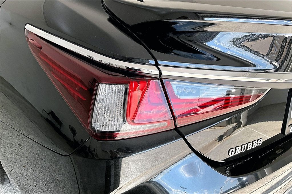 2025 Lexus ES 300h