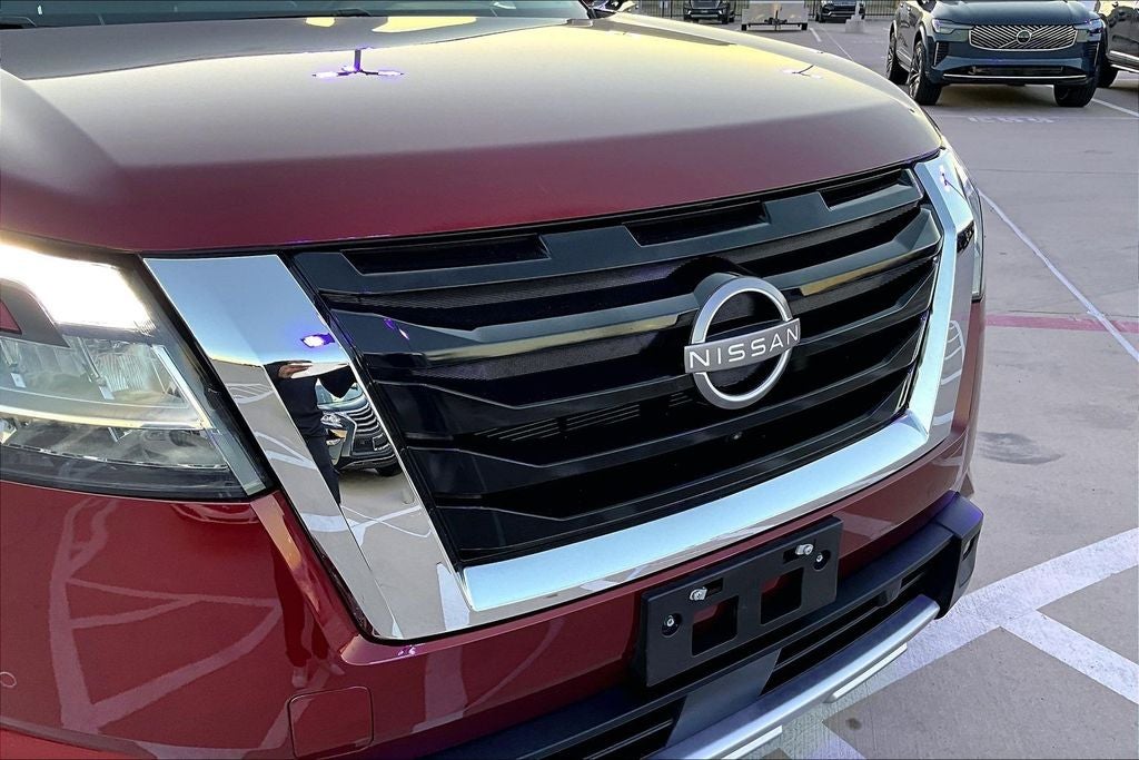 2022 Nissan Pathfinder SL