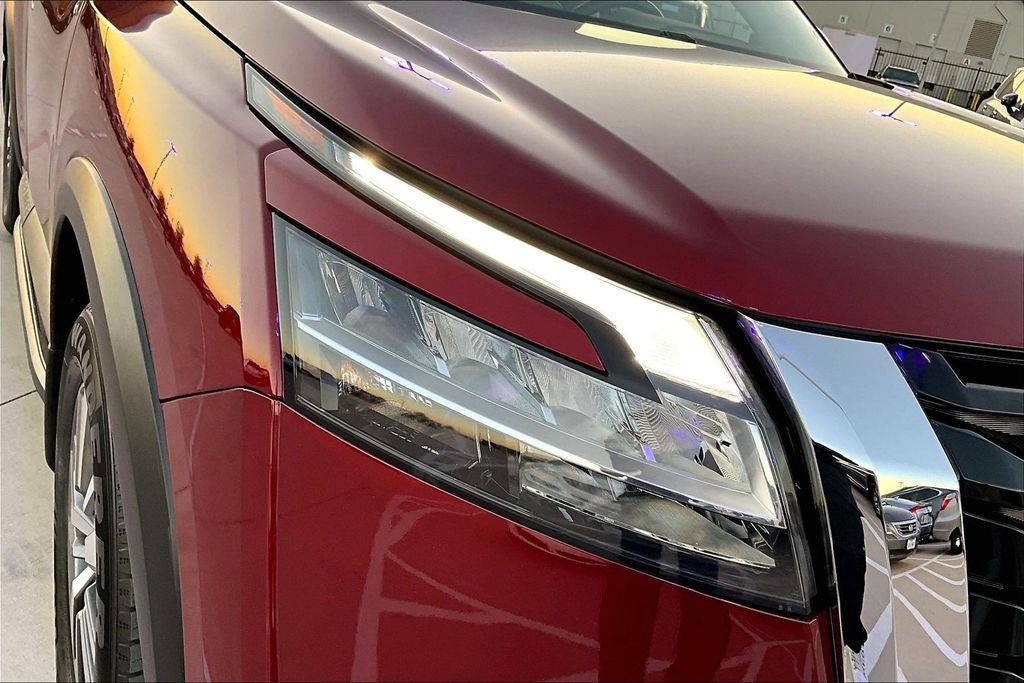 2022 Nissan Pathfinder SL