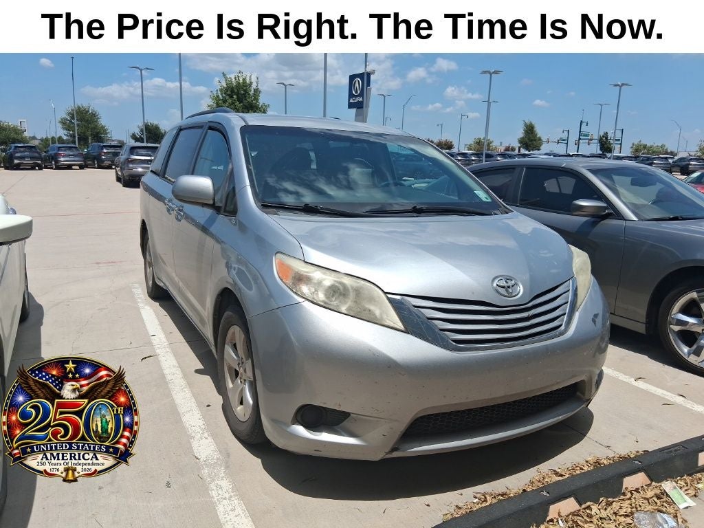 2015 Toyota Sienna LE 8 Passenger