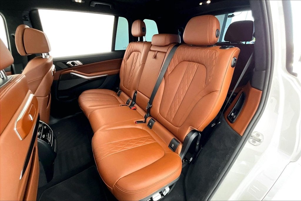2024 BMW X7 M60i