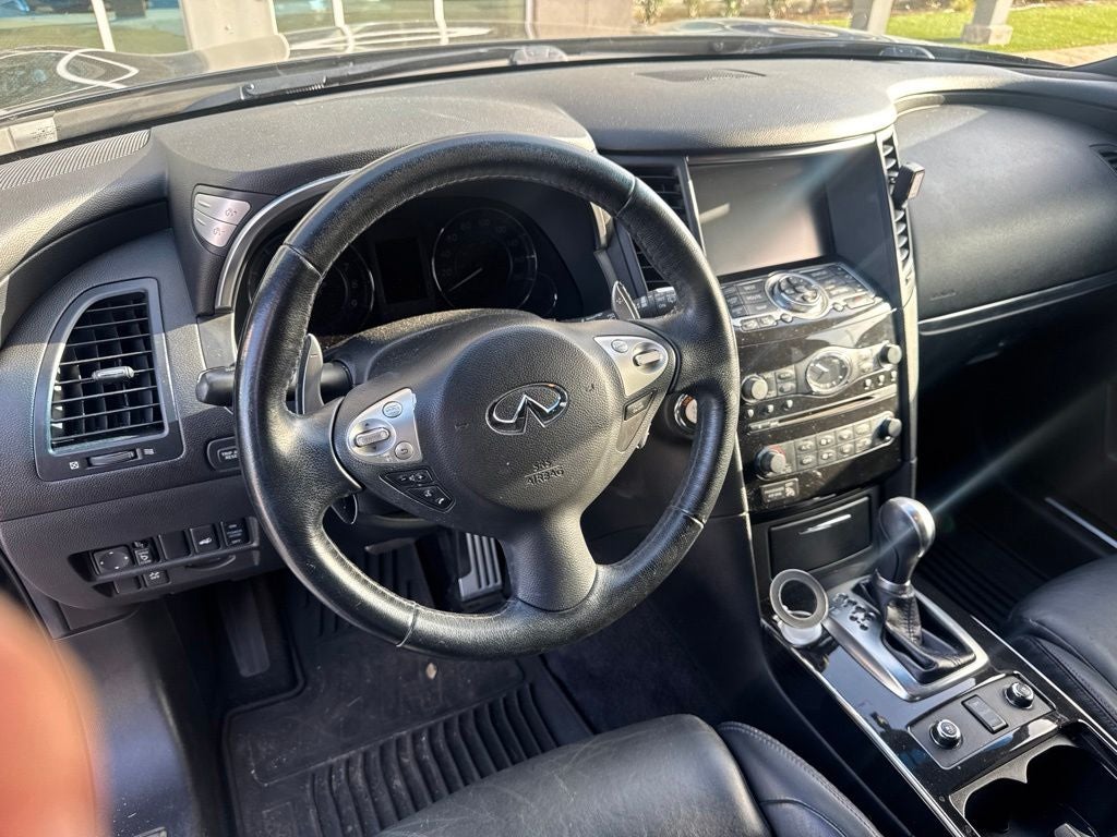 2017 INFINITI QX70 Base Sport Package