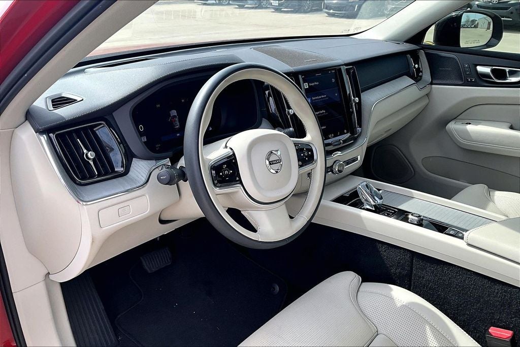 2024 Volvo XC60 B5 Ultimate Dark Theme