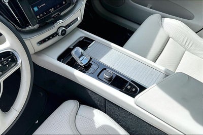 2024 Volvo XC60 B5 Ultimate Dark Theme