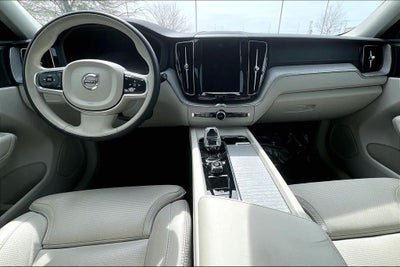 2024 Volvo XC60 B5 Ultimate Dark Theme