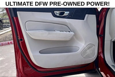 2024 Volvo XC60 B5 Ultimate Dark Theme