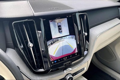 2024 Volvo XC60 B5 Ultimate Dark Theme