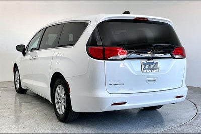 2023 Chrysler Voyager LX