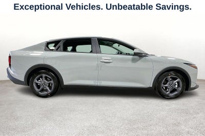 2026 Kia K4 LXS