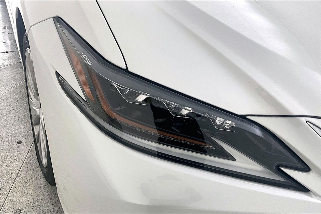 2020 Lexus ES 300h Ultra Luxury