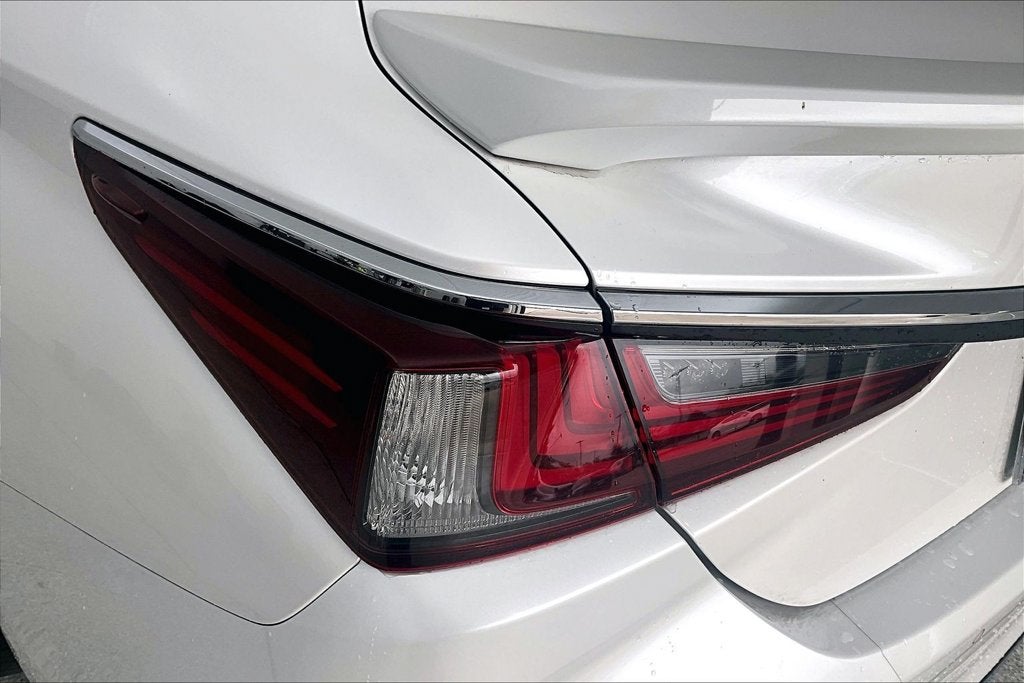 2020 Lexus ES 300h Ultra Luxury