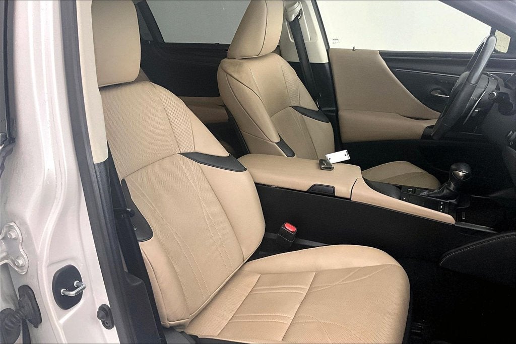 2020 Lexus ES 300h Ultra Luxury