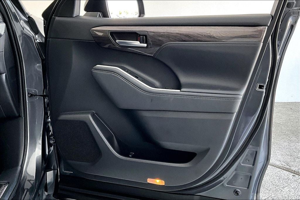 2020 Toyota Highlander Hybrid Platinum