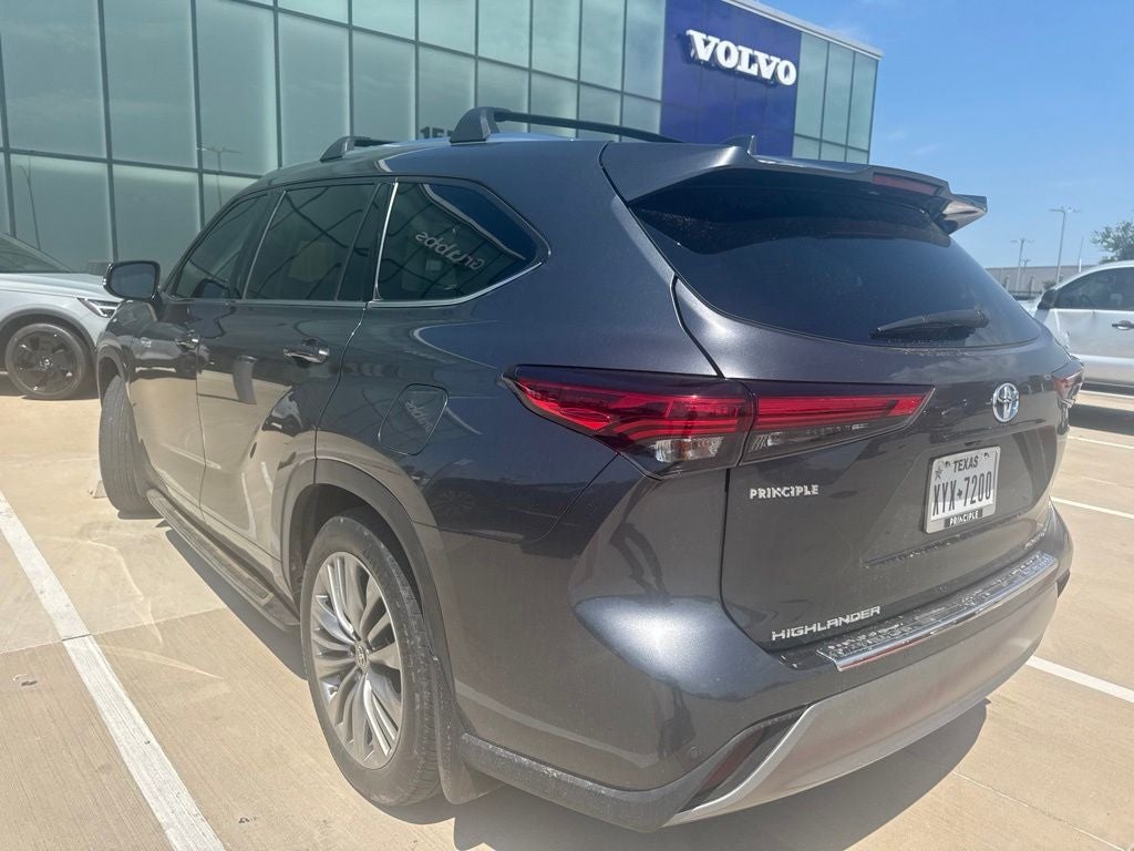 2020 Toyota Highlander Hybrid Platinum