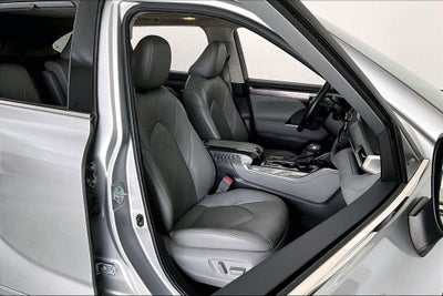 2023 Toyota Highlander Hybrid Platinum