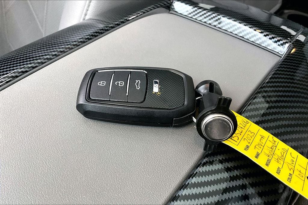 2023 Toyota Highlander Hybrid Platinum