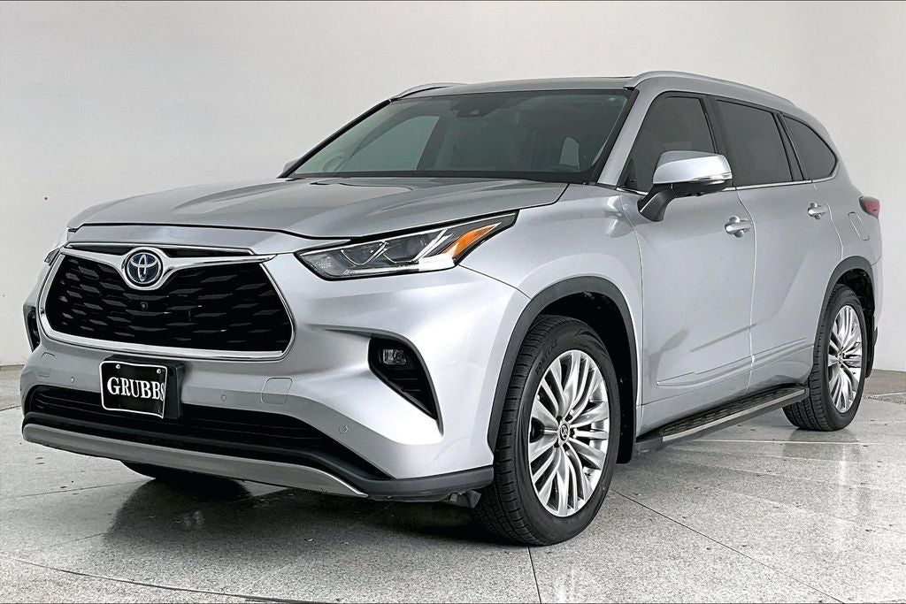2023 Toyota Highlander Hybrid Platinum