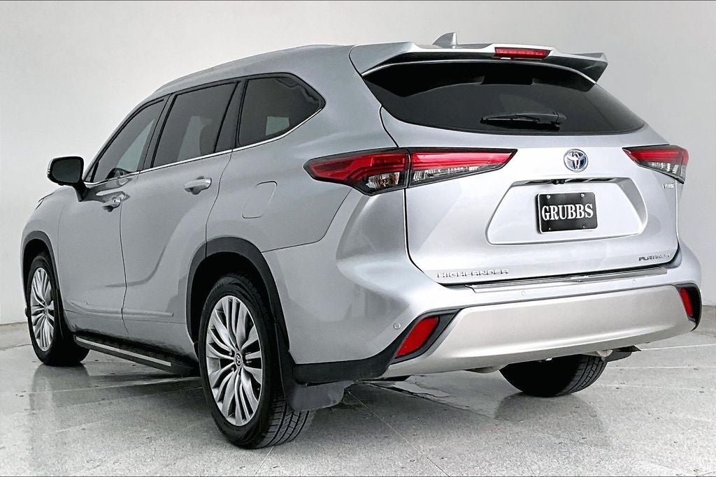 2023 Toyota Highlander Hybrid Platinum