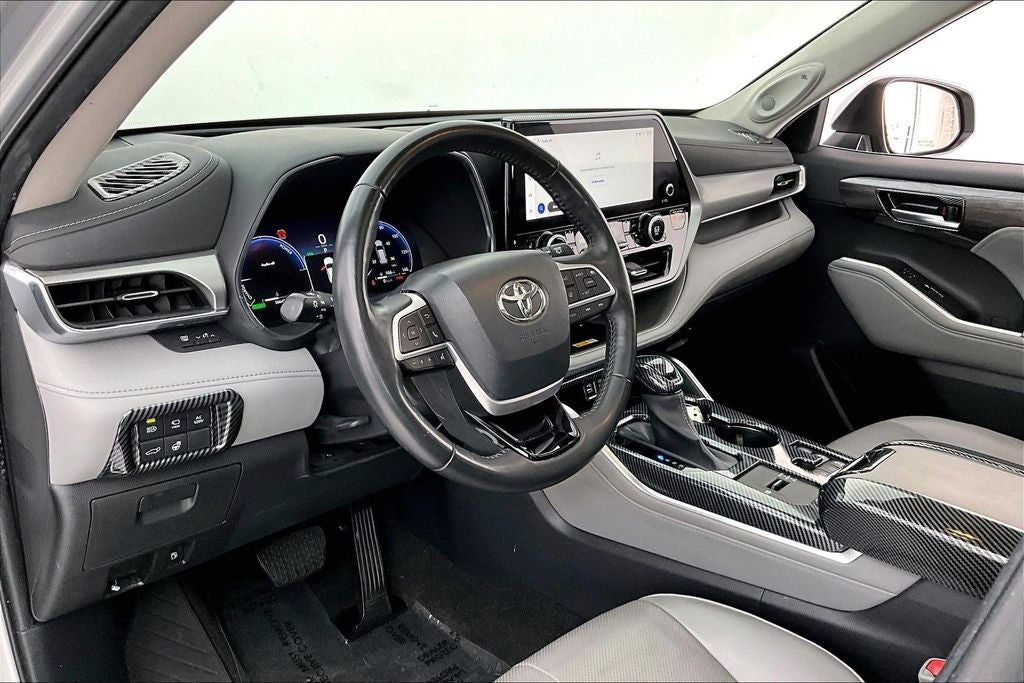 2023 Toyota Highlander Hybrid Platinum