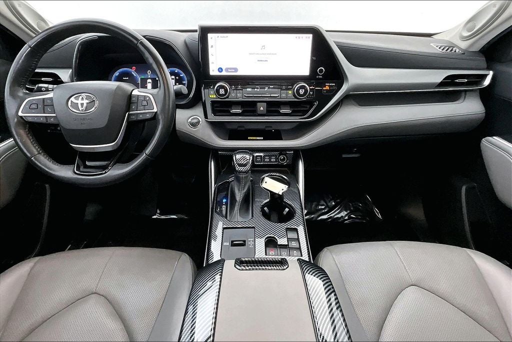 2023 Toyota Highlander Hybrid Platinum