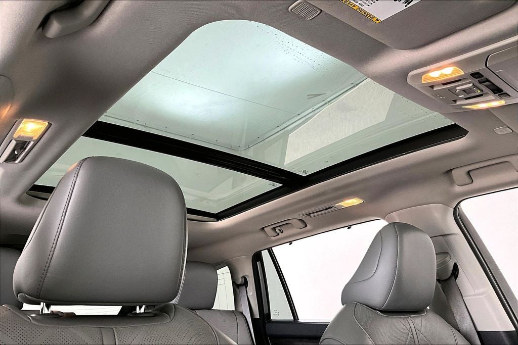 2023 Toyota Highlander Hybrid Platinum