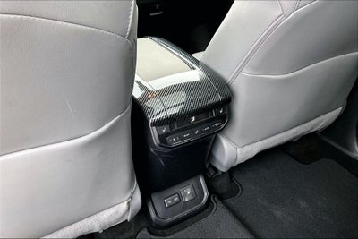 2023 Toyota Highlander Hybrid Platinum