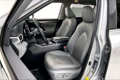 2023 Toyota Highlander Hybrid Platinum