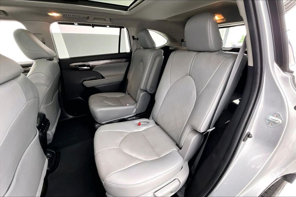 2023 Toyota Highlander Hybrid Platinum