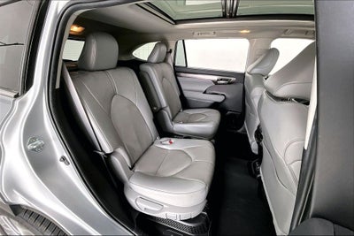 2023 Toyota Highlander Hybrid Platinum