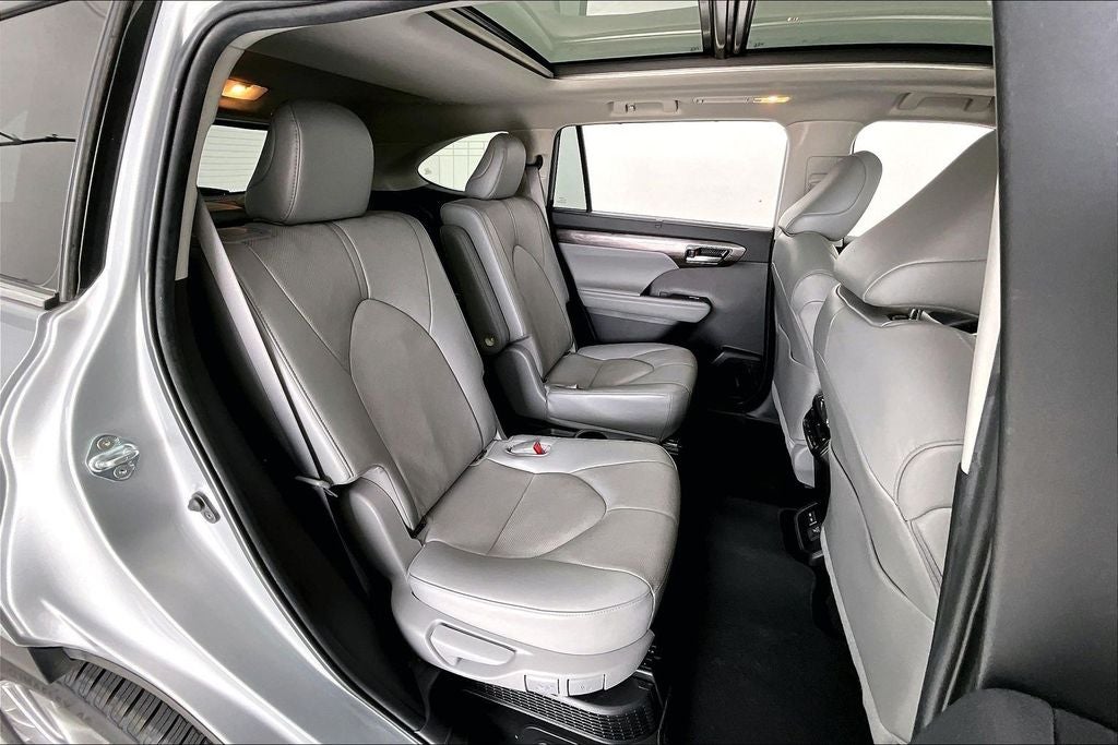 2023 Toyota Highlander Hybrid Platinum
